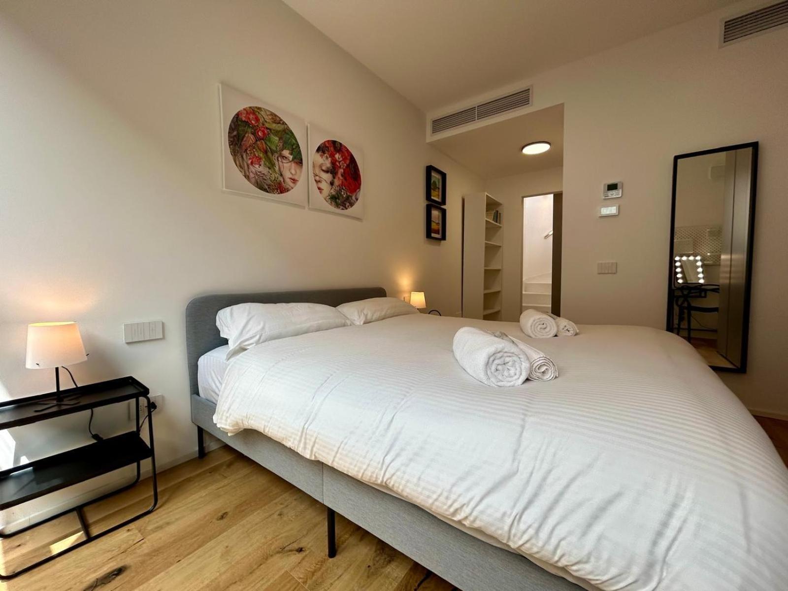 Kibilu Luxury Apt With Terrace, Isola District And Near Garibaldi Station ميلان المظهر الخارجي الصورة